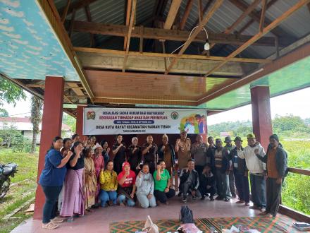 SOSIALISASI SADAR HUKUM BAGI WARGA DESA KUTARAYAT